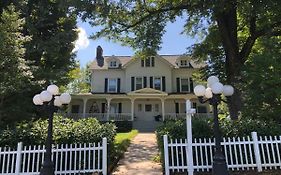 Love Lane Bed & Breakfast